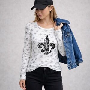 Yvette Mandell White Tee Fleur De Lys Crown Print Small Silver Stud Embellished